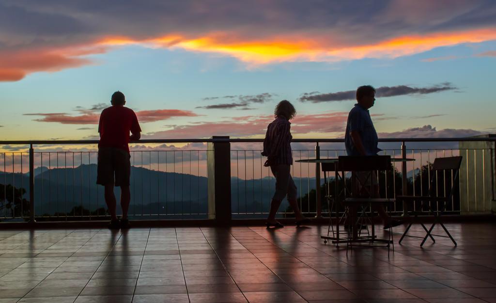 Hotel Topaz Kandy Kültér fotó